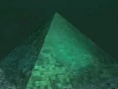 クリスタル・ピラミッド