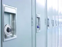 先輩、お願いしますよ