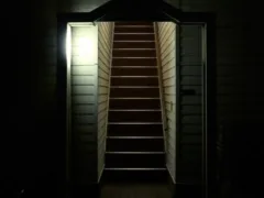 ドアを開けるな