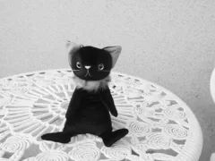 小さな猫のぬいぐるみ