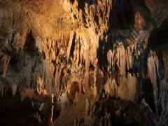 小さな鍾乳洞