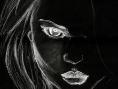 電柱から覗く女の子