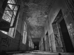 廃墟ホテルのワンピース