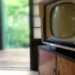 居間のブラウン管テレビ（フリー写真）