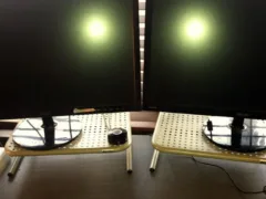 モニターに写る女