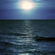 夜の海（フリー写真）