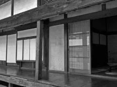 押し入れの右下