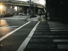 足の取れた人形