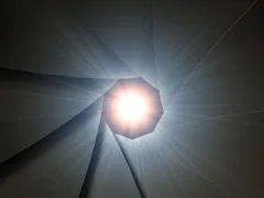 異世界に続く天井裏