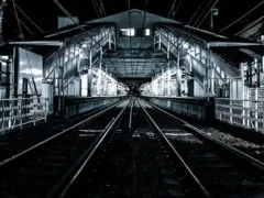 ホームの下の窪み