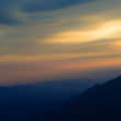 夕暮れの山（フリー写真）